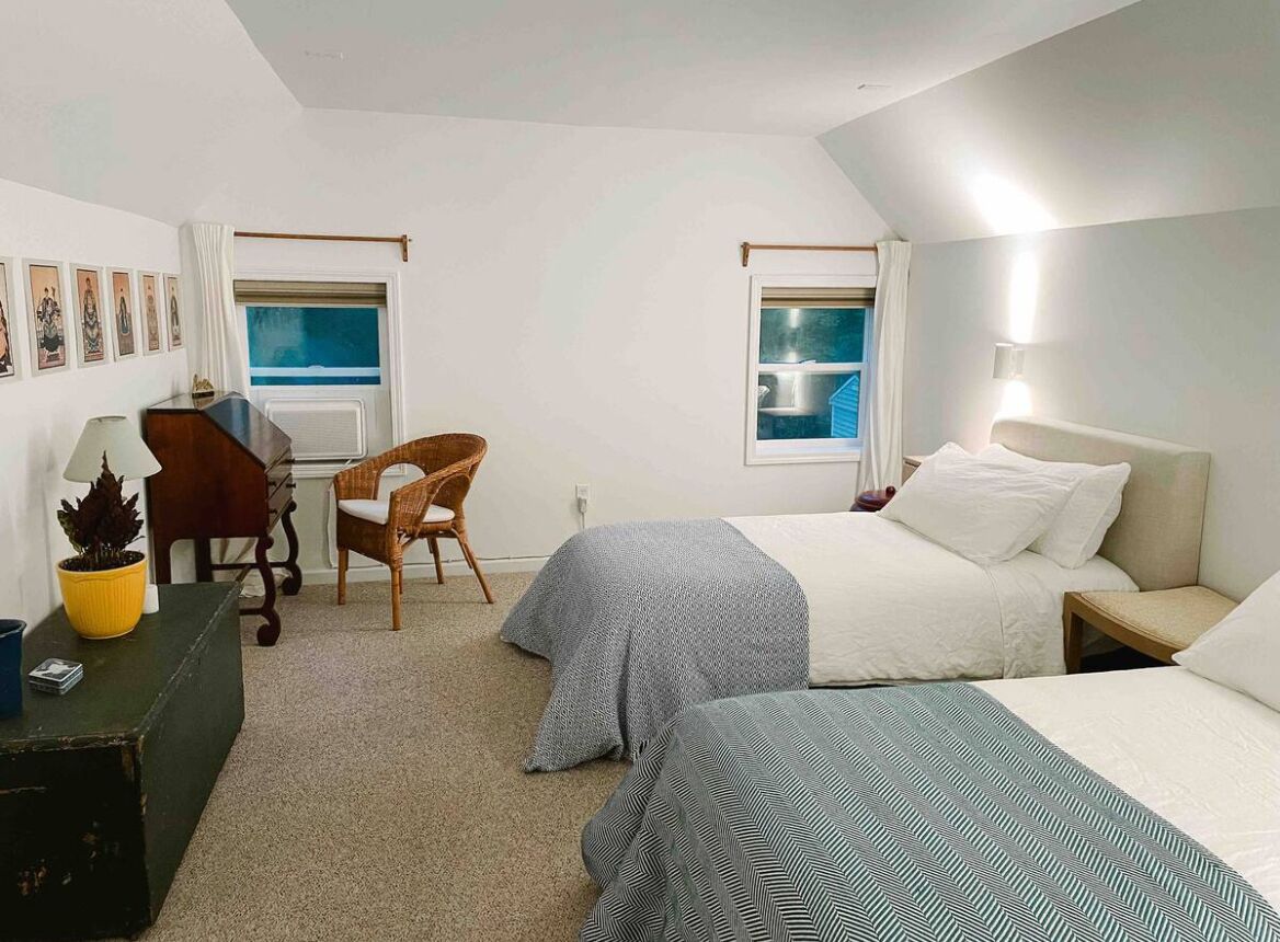 3 habitaciones, tabla de planchar con plancha, wifi y ropa de cama 