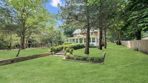 Cozy Sag Harbor Home Minutes from the Beach, Restaurants, Town Shopping