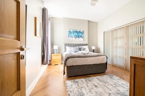 5 bedrooms, soundproofing, iron/ironing board, travel crib