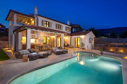 Villa Leucolea With Pool