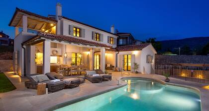 Villa Leucolea With Pool