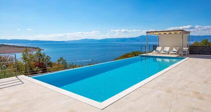 Villa O tro With Pool