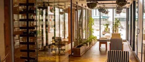 المنشأة من الداخل