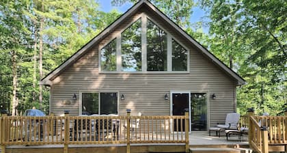 Otsego Lake Oasis! Spacious 3 bd + loft. Sleeps 12. Separate Private Lake Access