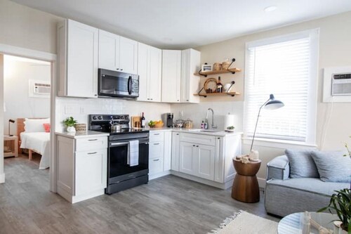 The Downtown Hibiscus House