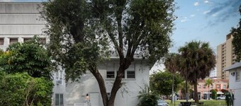 Downtown 2 bedroom 2 bath cottage