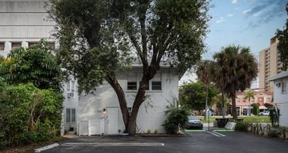 Downtown 2 bedroom 2 bath cottage