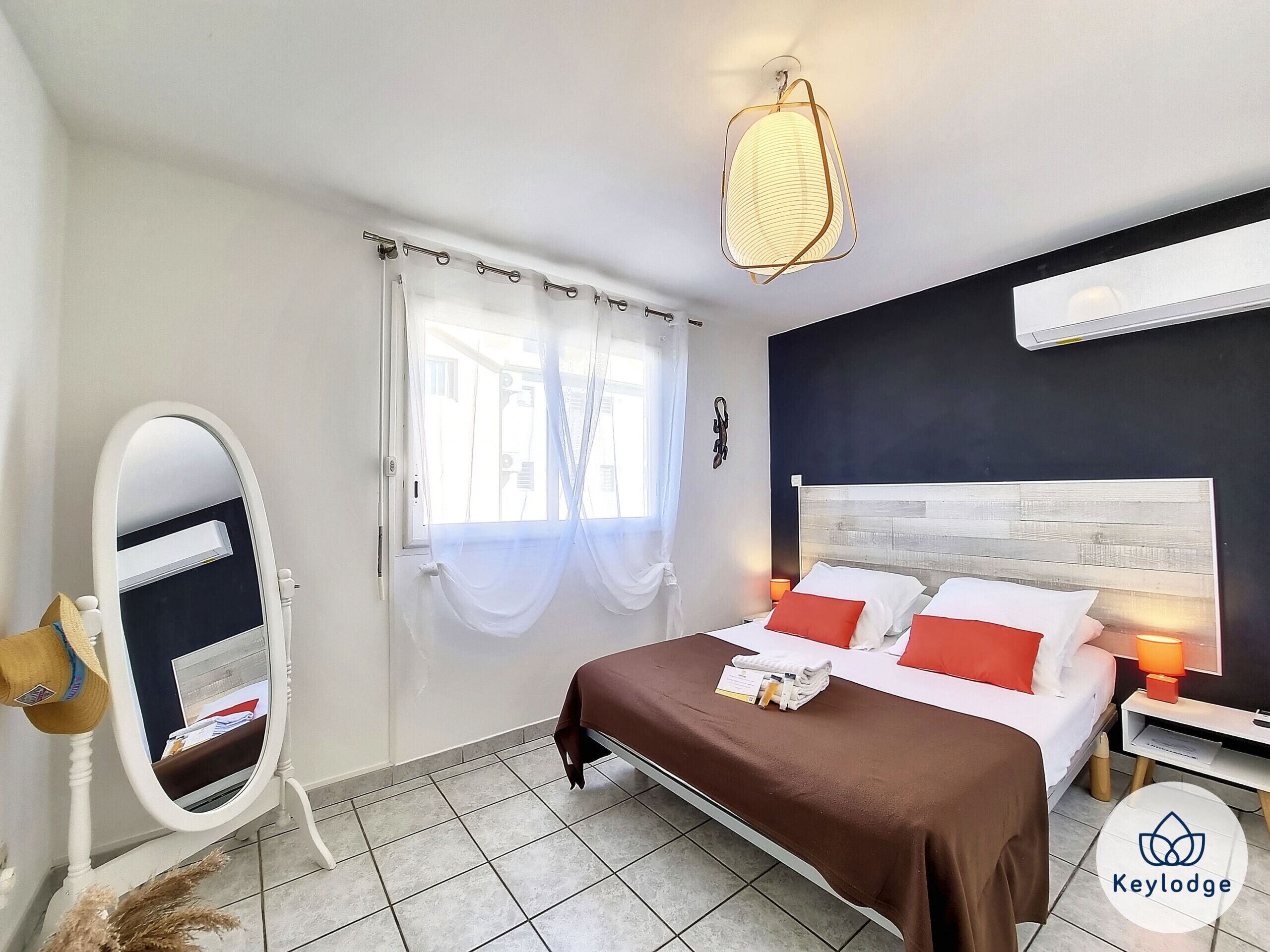 1 chambre, fer et planche à repasser, Wi-Fi gratuit, draps fournis