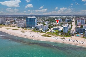 Beach nearby, sun-loungers, beach towels - Heated Pool Steps from the Beach (Pompano Beach)