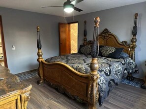 6 bedrooms, desk, iron/ironing board, free WiFi - 4,000 sq ft 6 bed ocean Villa w/housekeeping included!! (Mazatlán)