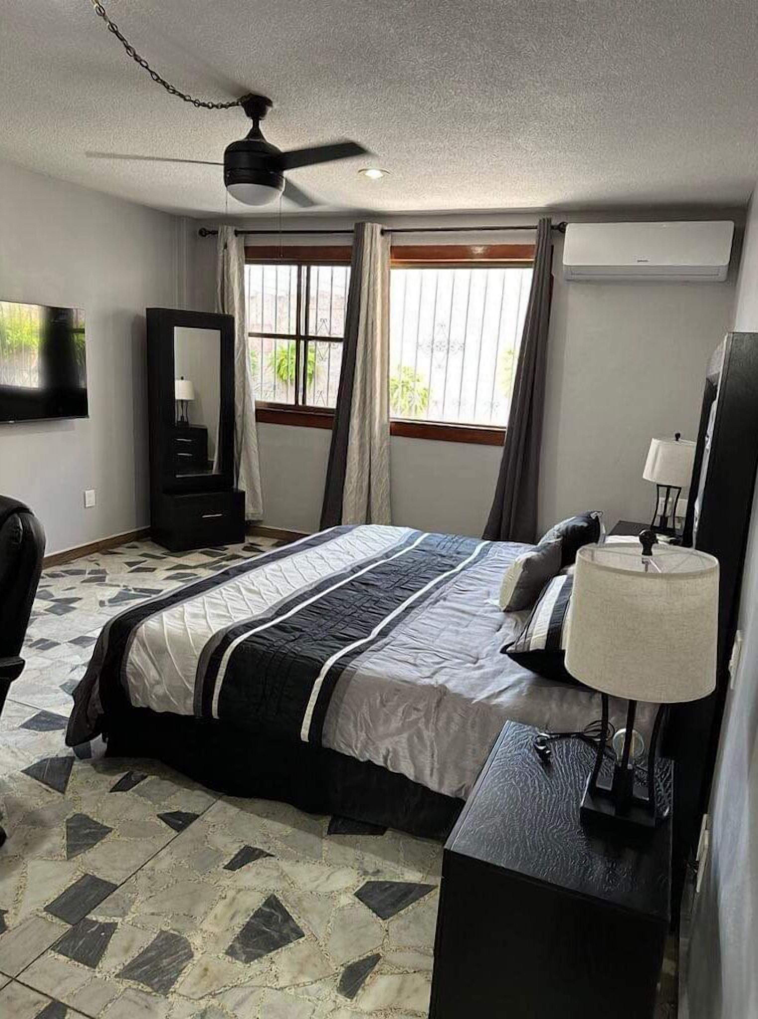 6 bedrooms, desk, iron/ironing board, free WiFi