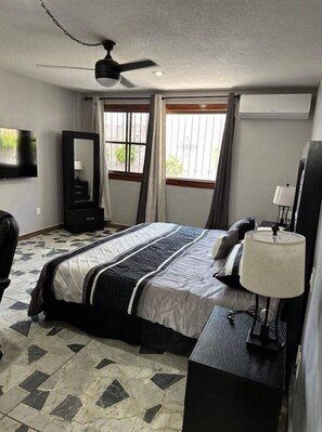 6 bedrooms, desk, iron/ironing board, free WiFi