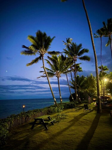 Turtle Beachfront, snorkeling, free parking, wash-dryer in unit, New bigger AC.