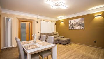 40-inch Smart TV with cable channels, TV