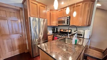 Réfrigérateur, micro-ondes, four, lave-vaisselle