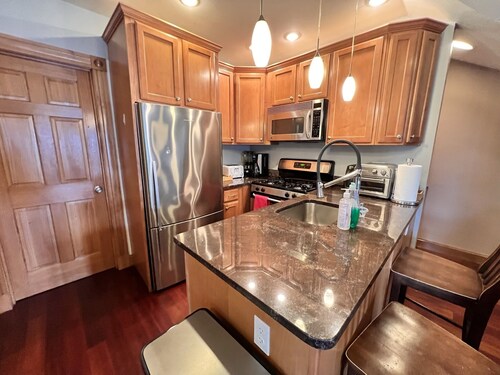 2BR Top Floor PH Apt w/ Private RoofDeck in Central Sq, minutes to Harvard&MIT
