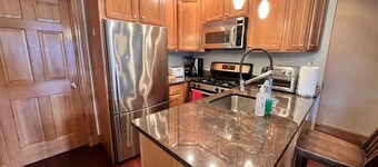 2BR Top Floor PH Apt w/ Private RoofDeck in Central Sq, minutes to Harvard&MIT