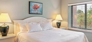 2 bedrooms, iron/ironing board, WiFi, bed sheets - Beautiful 2 bed 2 bath condo located in Hilton Head. Walk to beach and shopping. (Hilton Head Island)