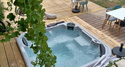 Très Grande Maison Avec Piscine et Jaccuzzi Située à 30 min au Nord D'angoulême