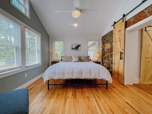 3 camere, una scrivania, ferro/asse da stiro, culla da viaggio