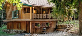 Private Forest Lodge Near Silverwood Theme Park - Sleeps 10