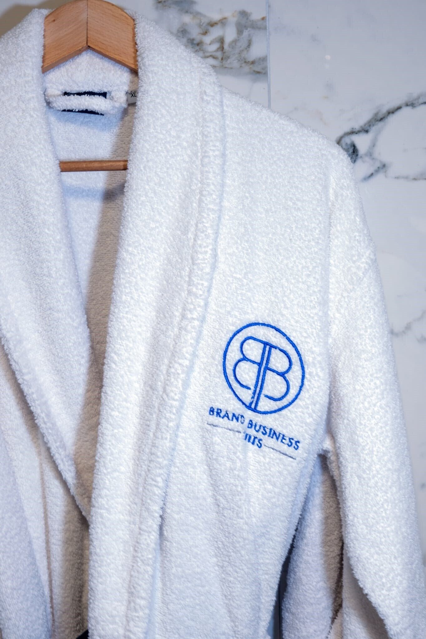 Business Suite | Bathroom | Deep-soaking bathtub, hydromassage showerhead, designer toiletries