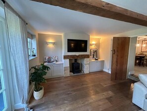 Cottage | Living area