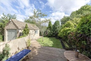 Cottage | Property grounds - Charming 3-bed Cottage Near Chipping Norton (Chipping Norton)