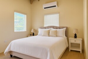 3 habitaciones, tabla de planchar con plancha, wifi y ropa de cama 