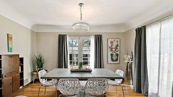 House, Multiple Beds, Hot Tub, Garden View (21st - #1501) | Dining