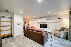 Appartement, 1 très grand lit et 1 canapé-lit, patio, vue jardin (9th - #925 - Apt 20) | Coin séjour
