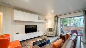 Căn hộ, 1 giường cỡ king và sofa giường, sân hiên, quang cảnh vườn (9th - #925 - Apt 20) | Khu phòng khách