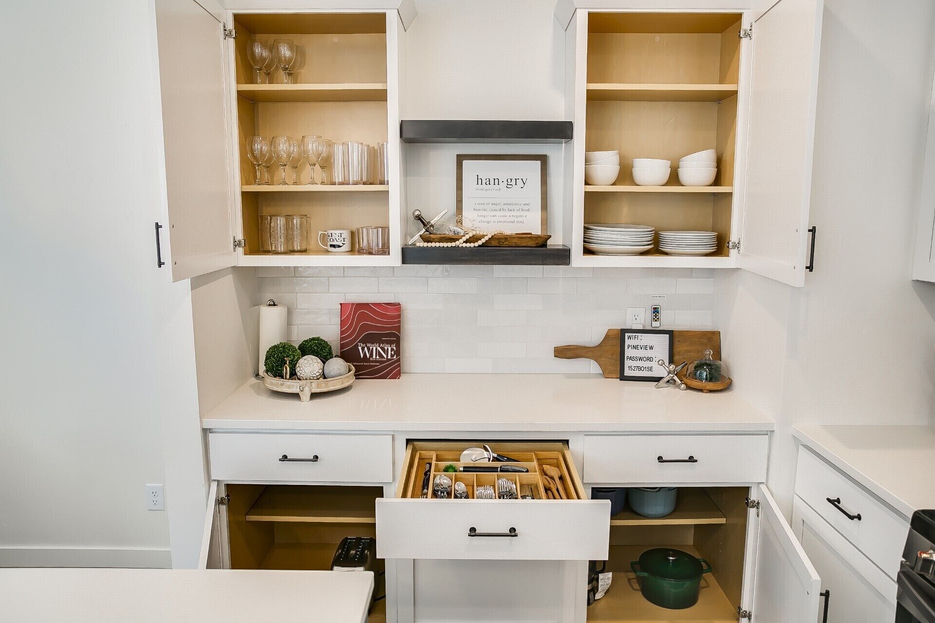 Nhà, nhiều giường, bồn tắm nước nóng, quang cảnh vườn (Pineview - #1527) | Bếp riêng | Tủ lạnh, lò vi sóng, lò nướng, bếp nấu 