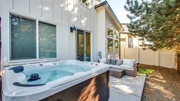 House, Multiple Beds, Hot Tub, Garden View (Pineview - #1527) | Property grounds