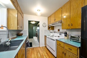 Casa, várias camas, cozinha, vista para o jardim (Alpine - #3015) | Cozinha privada | Geladeira, micro-ondas, fogão, cooktop
