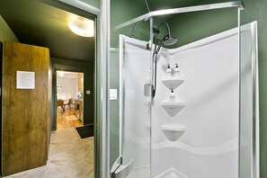 House, Multiple Beds, Kitchen, Garden View (Alpine - #3015) | Bathroom | Designer toiletries, towels, toilet paper - Millie's Mid-century Magic (Boise)