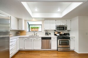 Condo, Multiple Beds, Patio, Garden View (Irene - #2405) | Private kitchen | Fridge, microwave, oven, stovetop - Elm Grove Elegance (Boise)