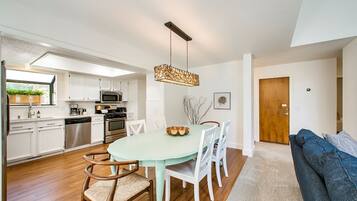 Condo, Multiple Beds, Patio, Garden View (Irene - #2405) | Dining