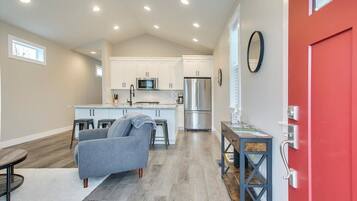 House, 2 Queen Beds, Kitchen, Garden View (Jessie - #1612) | Interior