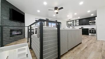 Peti sejuk, ketuhar gelombang mikro, ketuhar, dapur