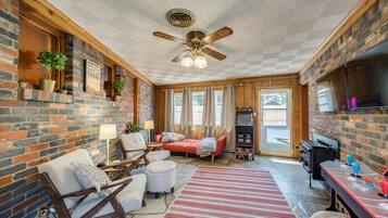 Rumah, Beberapa Tempat Tidur, dapur, pemandangan kebun (State East - #1417) | Interior