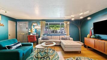 House, Multiple Beds, Kitchen, City View (Hillview - #731) | Living area