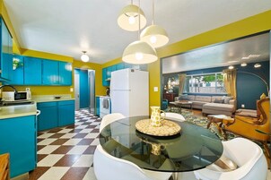 House, Multiple Beds, Kitchen, City View (Hillview - #731) | Dining