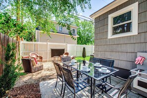 Outdoor dining - My Happy Place (Boise)