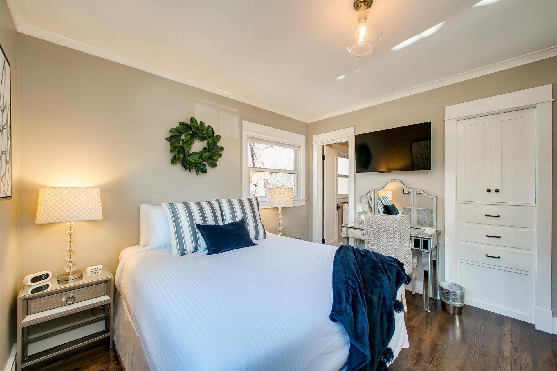 Cottage, 1 Queen Bed with Sofa bed, Kitchen, Garden View (Brumback - #2116) | 1 bedroom, individually decorated, individually furnished, free WiFi