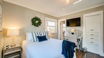 Cottage, 1 Queen Bed with Sofa bed, Kitchen, Garden View (Brumback - #2116) | 1 bedroom, individually decorated, individually furnished, free WiFi