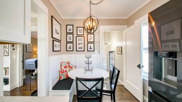 Cottage, 1 Queen Bed with Sofa bed, Kitchen, Garden View (Brumback - #2116) | Dining