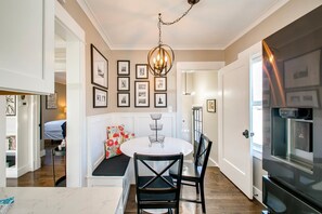 Cottage, 1 Queen Bed with Sofa bed, Kitchen, Garden View (Brumback - #2116) | Dining - My Happy Place (Boise)