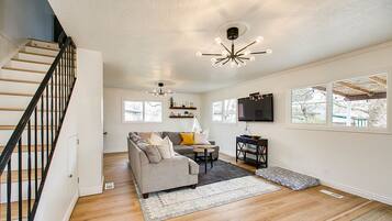 House, Multiple Beds, Hot Tub, Garden View (Grant #1408) | Living area