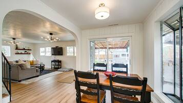 Nhà, nhiều giường, bồn tắm nước nóng, quang cảnh vườn (Grant #1408) | Khu ăn uống